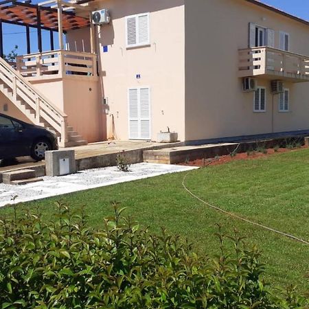 Apartmani Loli Ugljan Kültér fotó