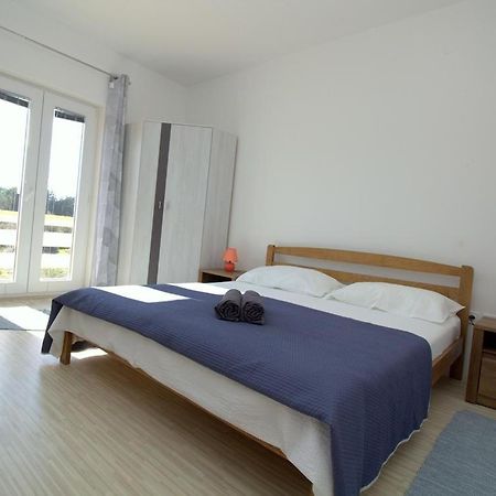 Apartmani Loli Ugljan Kültér fotó