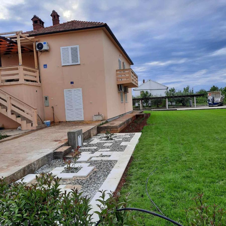 Apartmani Loli Ugljan Kültér fotó