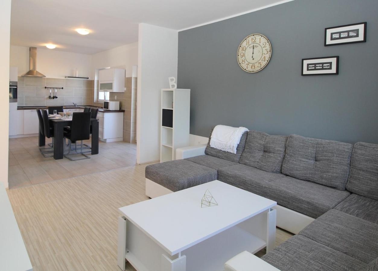 Apartmani Loli Ugljan Kültér fotó