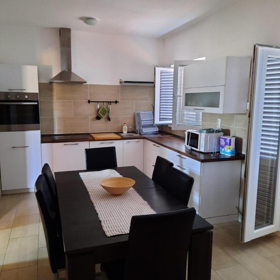Apartmani Loli Ugljan Kültér fotó
