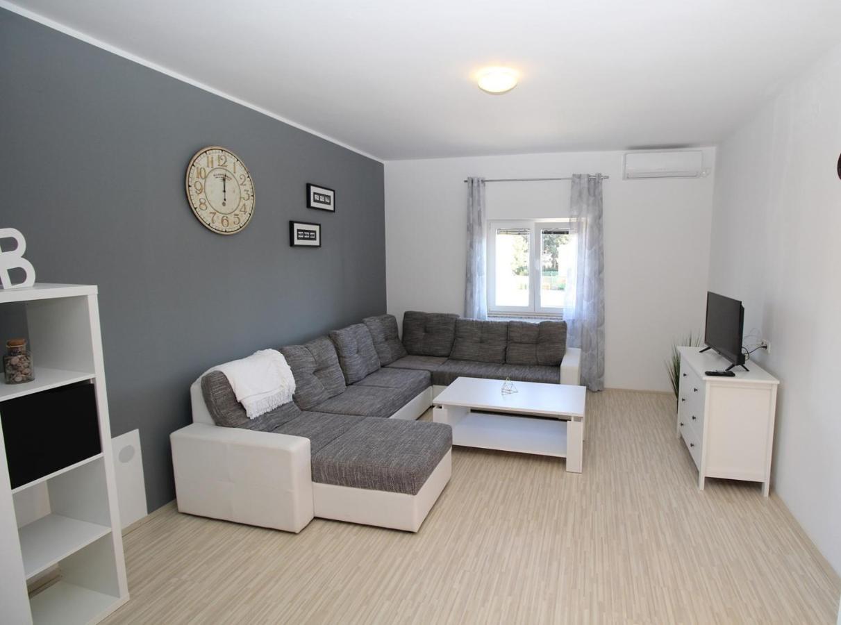 Apartmani Loli Ugljan Kültér fotó