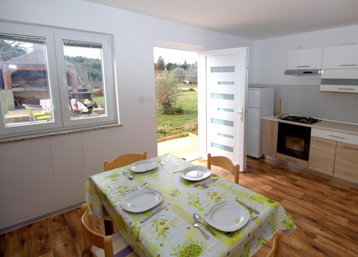 Apartmani Loli Ugljan Kültér fotó