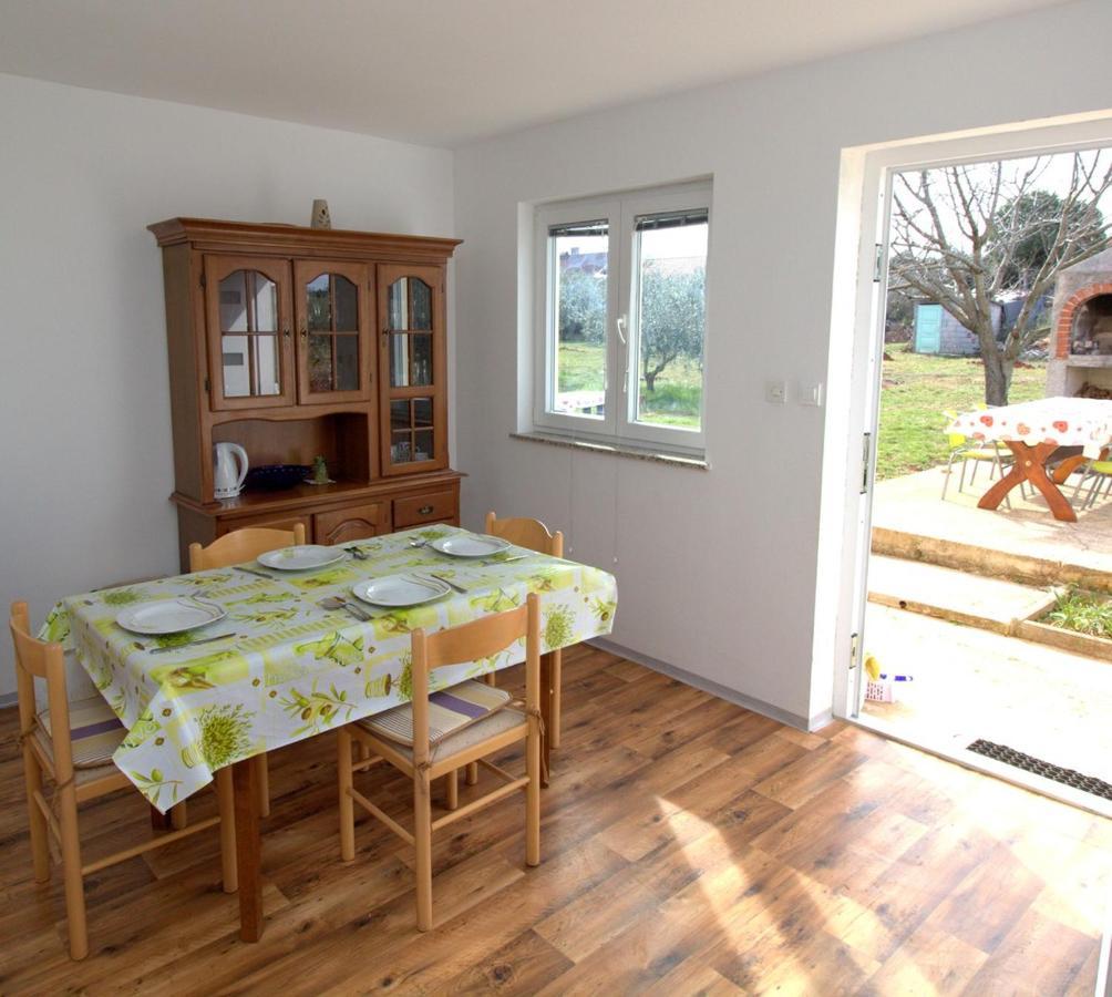Apartmani Loli Ugljan Kültér fotó