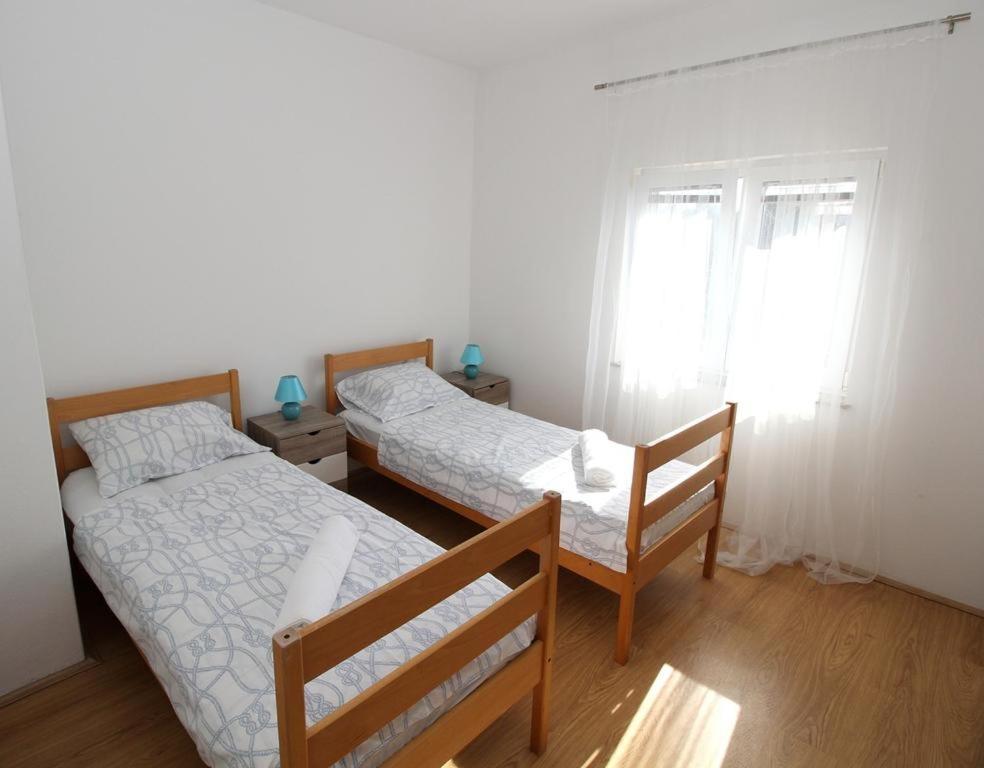 Apartmani Loli Ugljan Kültér fotó